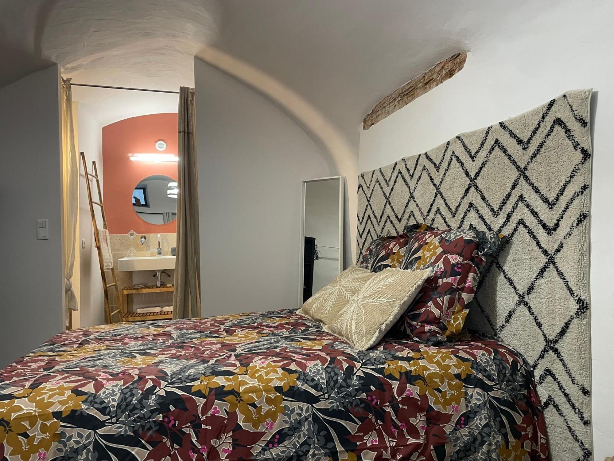 Charmante Maison De Village Collias Екстериор снимка