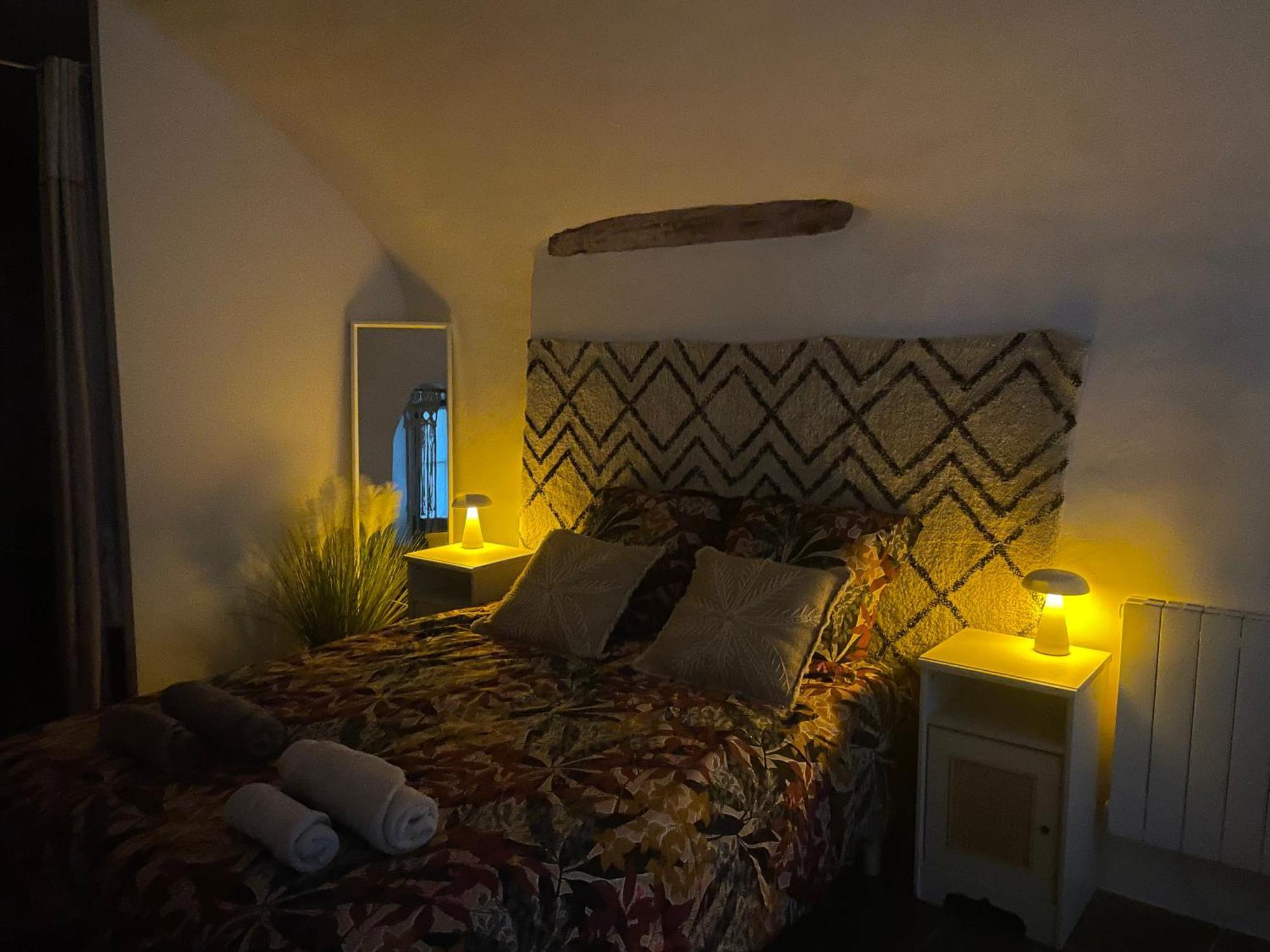 Charmante Maison De Village Collias Екстериор снимка