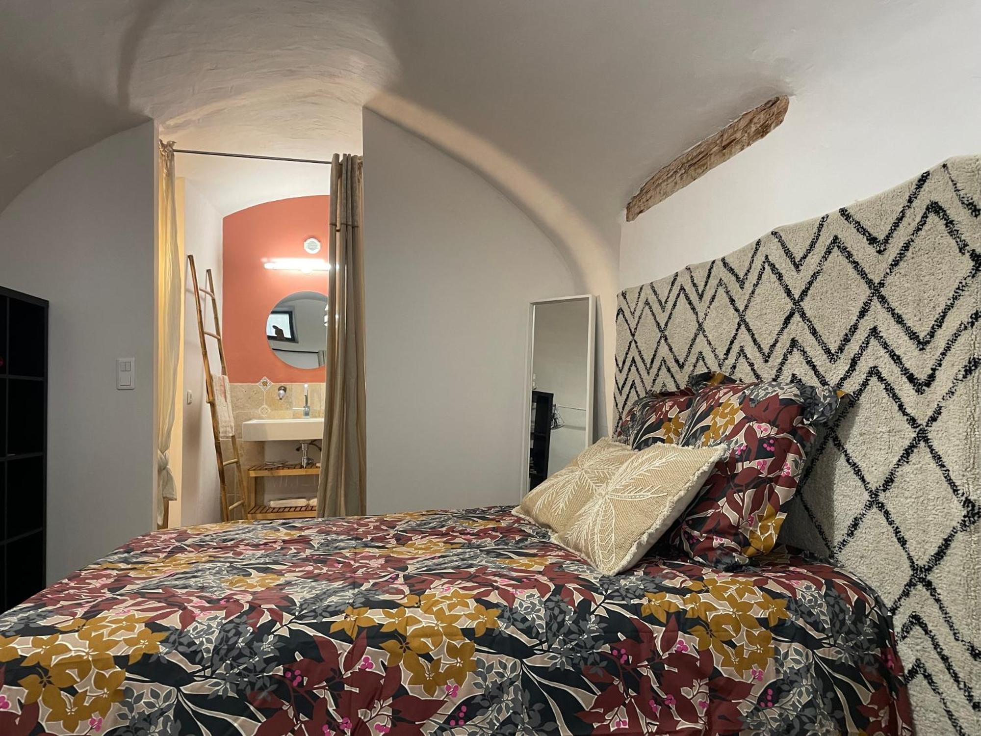 Charmante Maison De Village Collias Екстериор снимка